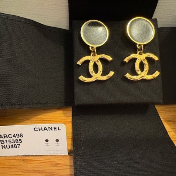 Authentic Chanel Logo CC Earrings, NWT & Receipt - Picture 14 of 16